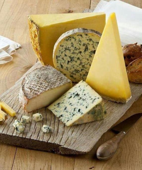 Gite A La Ferme Au Coeur De L'Auvergne Saint-Hippolyte  Zewnętrze zdjęcie