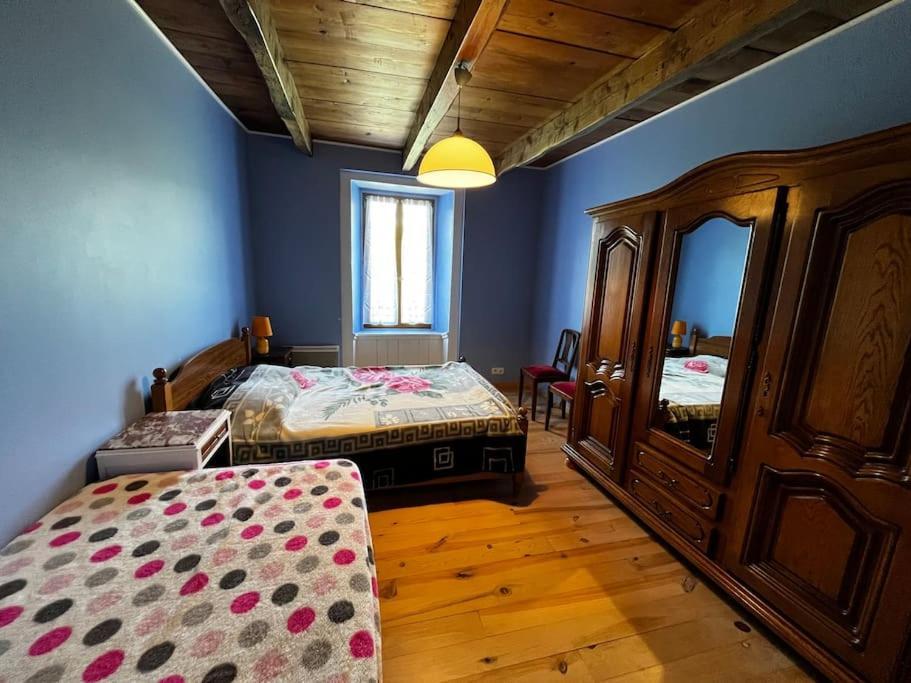 Gite A La Ferme Au Coeur De L'Auvergne Saint-Hippolyte  Zewnętrze zdjęcie